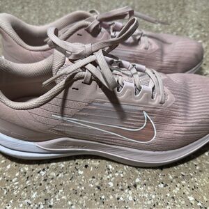 Nike Sneakers in Soft Pink